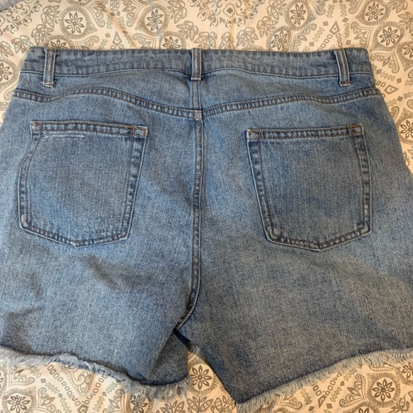 Ladies ripped shorts - Picture 3 of 5